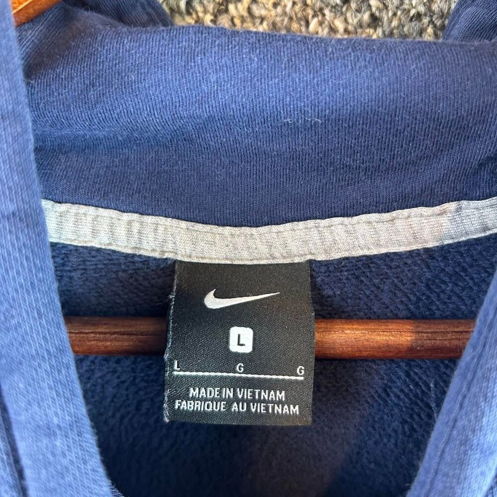 Nike Men's Blue and Navy Hoodie - Picture 3 of 5